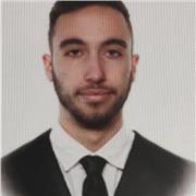 Estudiante de ingenieria de telecomunicaciones da clases para alumnos de eso y bachillerato